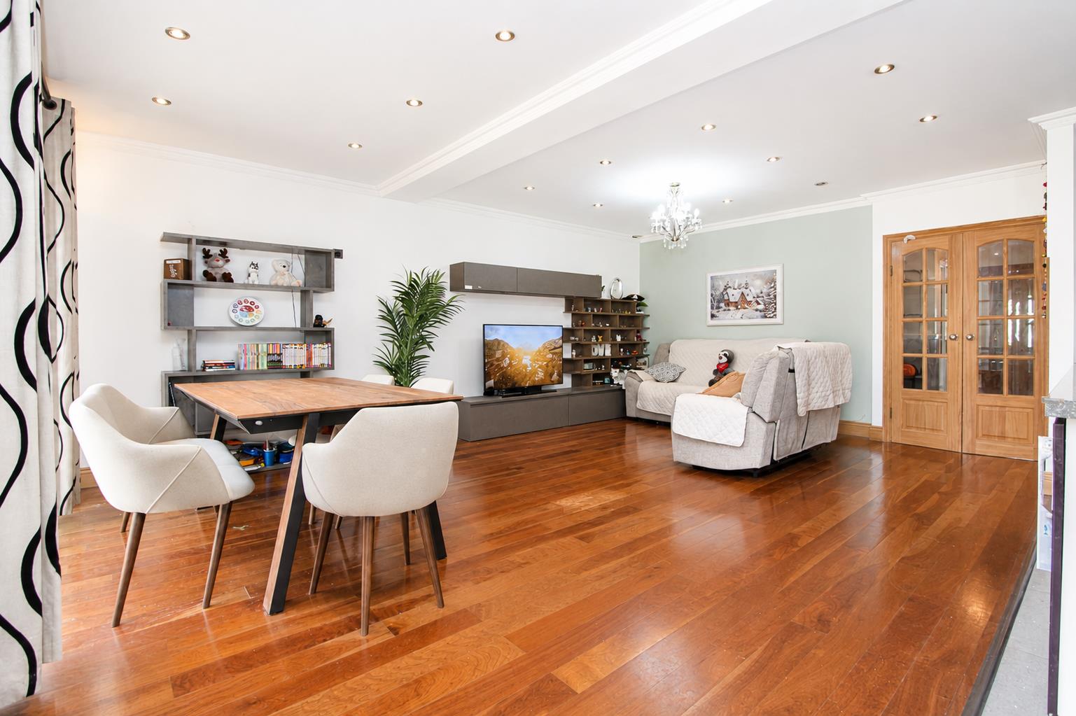 4 bed property in Plough Lane, Wallington